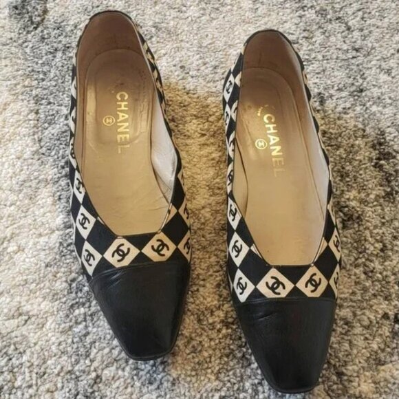 Super RARE CHANEL Vintage Flats Interlocking CCs All Over - Picture 2 of 15
